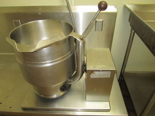 Groen tdb/ 7 - 20 steam jacketed manual tilt kettle w/ stainless steel table for sale