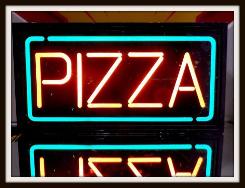 PIZZA SIGN/LIGHT VINTAGE 1980&#039;s NEON LARGE RETAIL COLLECTIBLE RESTAURANT WORKS