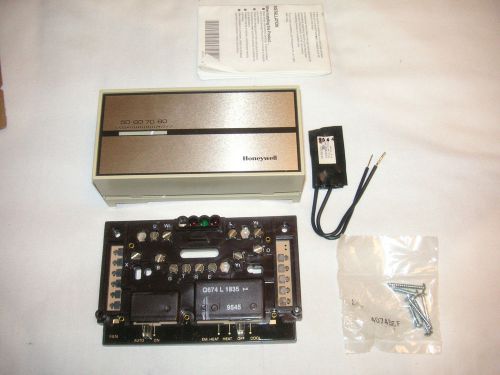 New honeywell t874w1072 amana thermostat 1030 heat/cool multistage q674b subbase for sale