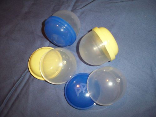 484 empty 2&#034; AA vending capsules with blue and yellow tops