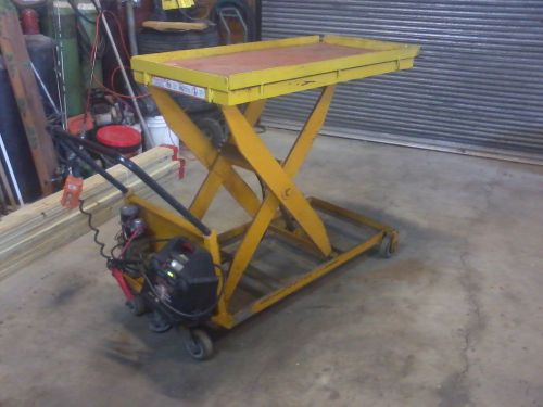 Dandy 12 volt hydraulic lift cart
