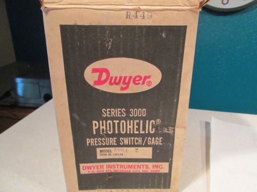NEW Dwyer Photohelic Pressure Switch/Gage Series 3000 M3001