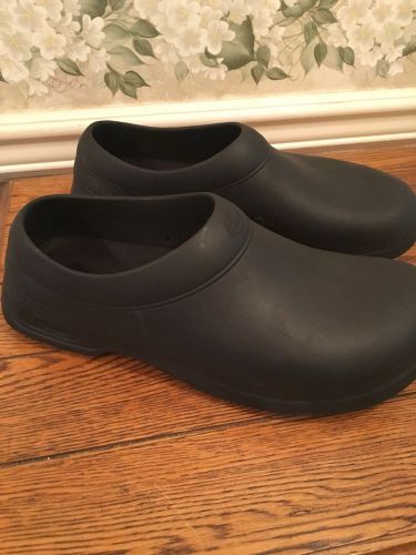 Men&#039;s &#034;SHOES FOR CREWS &#034;  CLOGS  SIZE 14M In EXCELLENT CONDITION. Restaurant Wor