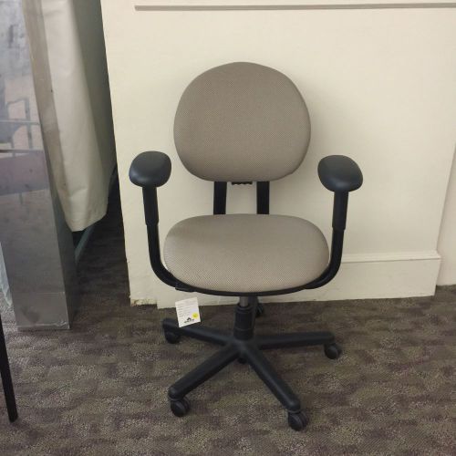 STEELCASE CRITERION OFFICE CHAIR RETAILS $1,386.00  SALE SALE SALE