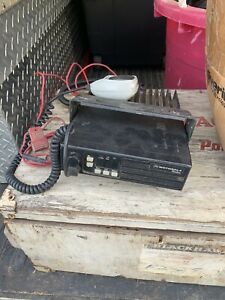 Motorola radius mobile 2 way radio with Motorola mic D51LRA9734BK &amp; HMN1061A