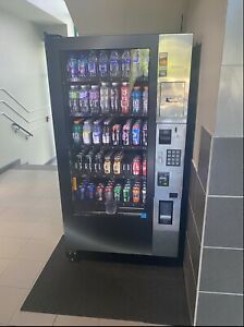 VENDING MACHINE WITH CARD READER