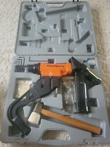 Hard Core Tools Flooring 2 in 1 Staple/Cleat Gun 15.5GA Nailer