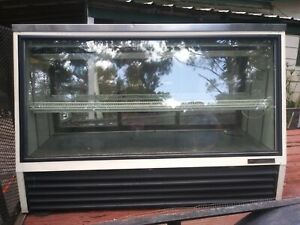 *Working* 6ft. True Deli Case Model# TSID 72-3
