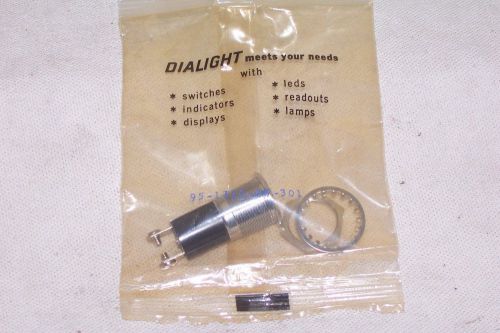 Dialight model 95-1310-09-301 miniature panel lamp new in pack w/ mounting for sale