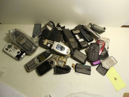 LOT OF CELL PHONE PARTS. MB33