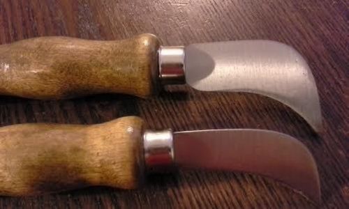 Two (2) Linoleum Knifes by Dexter Russell. 2 1/2-inch Blades. Hardwood Handles