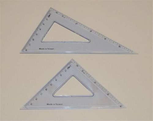 SET OF 2 TRIANGLE PLASTIC / USED