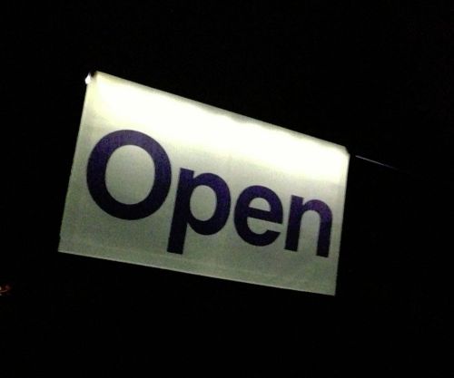 OPEN SIGN / SolarBanner