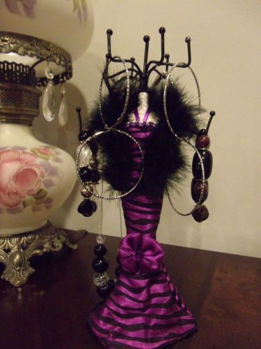 New Necklace &#034;Glass&#034; Jewelry Purple Strip Dress W/Fur Body Hanger