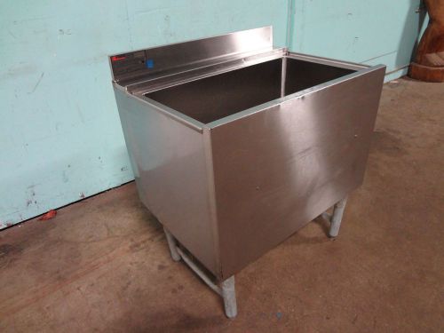 &#034; EAGLE &#034; HEAVY DUTY COMMERCIAL UNDER COUNTER 7 LINES S.S. COLD PLATE ICE BIN