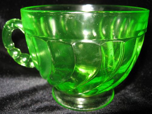 Green Vaseline glass swirl handled mug tumbler cup goblet uranium yellow coffee