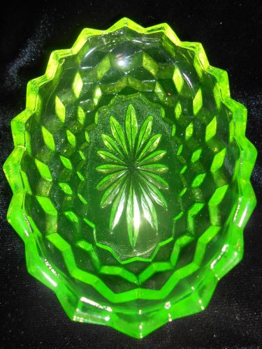 Green Vaseline glass oval salt dip cellar celt american pattern master / Uranium