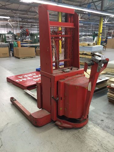 Blue Giant Pallet Stacker with PAC640 MAC Forklift Charger