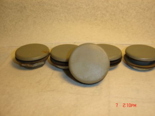 LOT OF 7 CLOSING PLATES FOR PUSHBUTTON CLOSURES WITH GASKET AND NUT