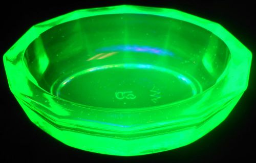Green Vaseline glass paneled oval pattern salt dip / cellar celt uranium yellow