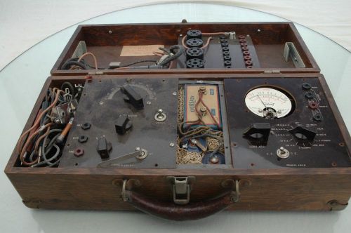 Vintage Triplett Tube radio tester vintage in Oak Box
