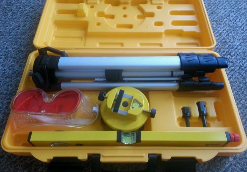 Johnson Level &amp; Tool Laser Level Kit 9100 40-0909 Self Adjusting Surveying