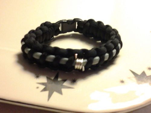 &#034;Thin Gray Line&#034; Correctional Officer Paracord Bracelet with a Single Barbwire ™