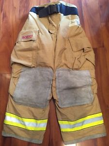 Firefighter Bunker/Turn Out Gear Globe G Xtreme 36W X 28L EUC Halloween Costume