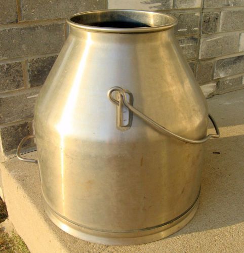VINTAGE STAINLESS STEEL 5 or 6 GAL. MILK BUCKET/PAIL FOR DAIRY/GOATS SYRUP