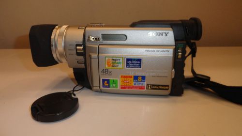 M23:  Sony DCR-TRV900 Handycam Camcorder 3CCD Mini DV Camera - Read Description