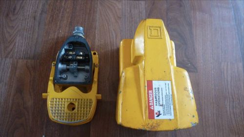 Square d class 9002, type aw-117, 600v ac/dc foot switch *nice condition* for sale