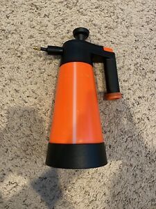 COMPRESSION SPRAYER BOTTLE Wide Base Easy Use Safety Valve 1.5 Liter Brand New
