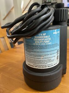 Superior Pump 1/4 HP Thermoplastic Submersible Utility Pump, 10&#039; Cord (91250)