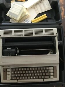 Smith Corona Memory Correct II Electronic Portable Typewriter