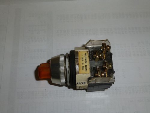 Allen Bradley 2 Position Selector Switch with lighted amber operator 800T-16HX2K
