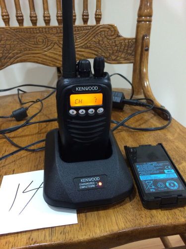Kenwood TK-2170 -K VHF 5 WATT (136 - 174 MHz) 128 Channels / 128 Zones new batt.