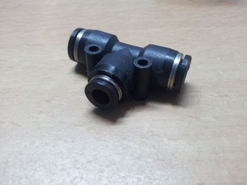 Push-in fitting T-connection 2 inlets 8mm, 1 inlet 6mm