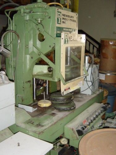 1983 NEWBURY 30-TON VERTICAL SHUTTLE PLASTIC INJECTION MOLDING MACHINE