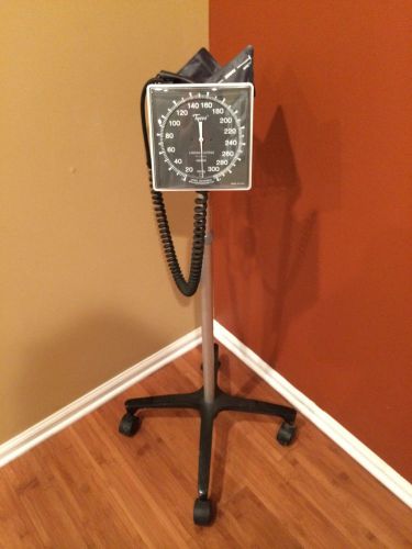 Tycos Jewel Movement Sphygmanometer Welch Allyn Adult Cuff Rolling Stand