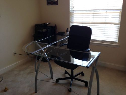 TEMPERED GLASS OFFICE STATION + EXECUTIVE CHAIR