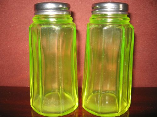 pair of Vaseline Uranium glass salt and pepper shakers set castor art yellow