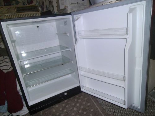 U-line 1000 Series Commercial Undercounter Refrigerator 6.0 cu. ft.