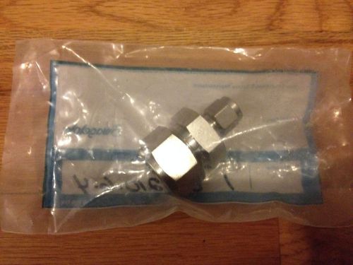 Swagelok® 3/4 tube x 1/4 tube reducing connector coupling union ss-1210-6-4 for sale