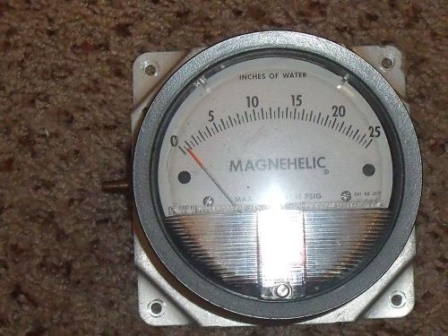 Dwyer Instruments Magnehelic 2025 Pressure Gauge 15 PSIG 0-25&#034; Water Used