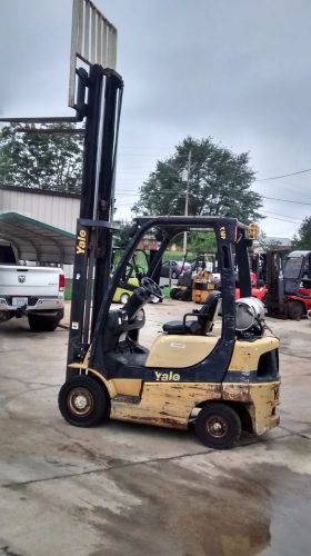 4000lb capacity pneumatic tire Yale forklift, 2006 model 2 available!