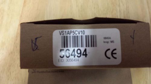 Banner VS1AP5CV10 Microsensor 10mm focal point. 2m cable. PNP.  12-24 VDC.  New