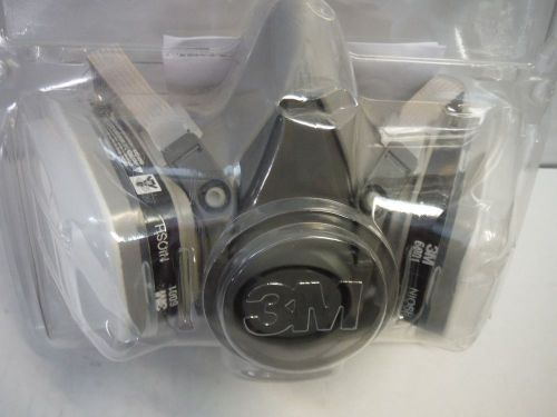 3M 6000 Series Respirator Half Facepiece Kit With extra Filters