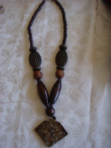 Fashion jewelry brown large wooden bead carved necklace for sale