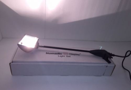 NOMADIC DISPLAY LIGHT 19&#034; TYPE: 8800-6, 120V, 200 WATTS MAX