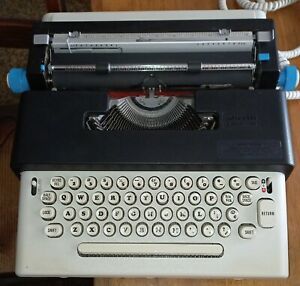 Olivetti Lettera 36 Typewriter Portable